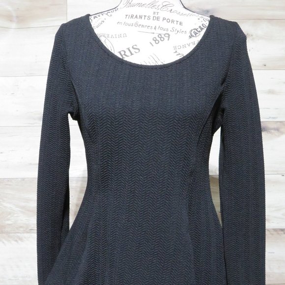 Divided*Women's Long Sleeve Crew Neck Wavy Curved Hem Sweater~Size Large (Black) - Picture 1 of 12